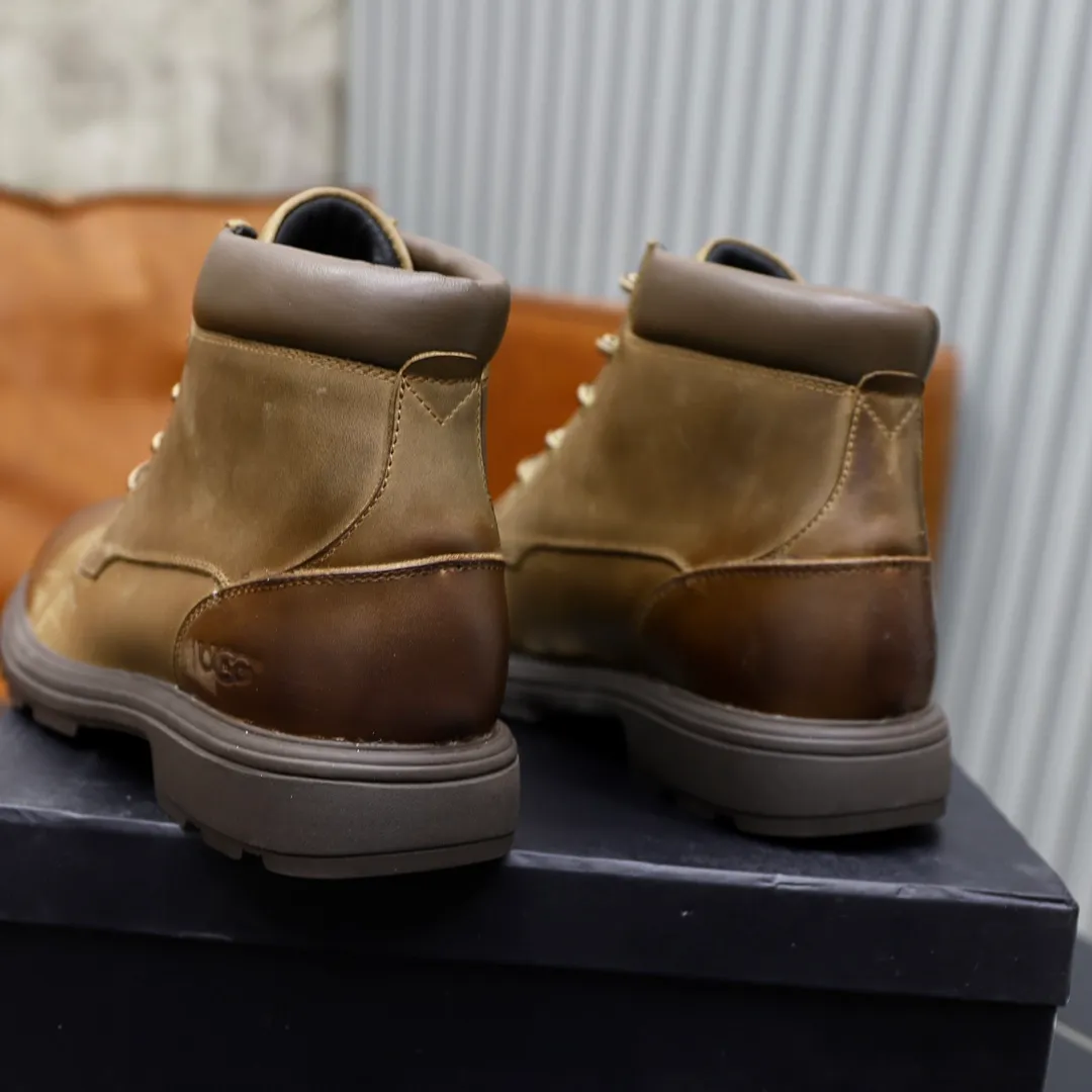 Ex-factory price: 640 thick wool imported from Australia Brand: UGG genuine purchasing agent Size: 39–44 Grade: Official website 1:1 Material: First-layer genuine leather waterproof and anti-freeze upper Real wool lining Original non-slip wear-resistant lightweight soft outsole Style category: Men's casual shoes Trendy style Comfortable on the feet Color: Real picture color